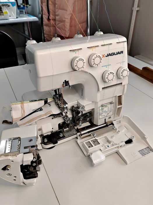 Бытовой оверлок.