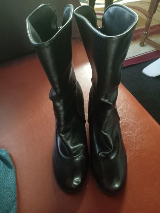 Cizme negre cu toc