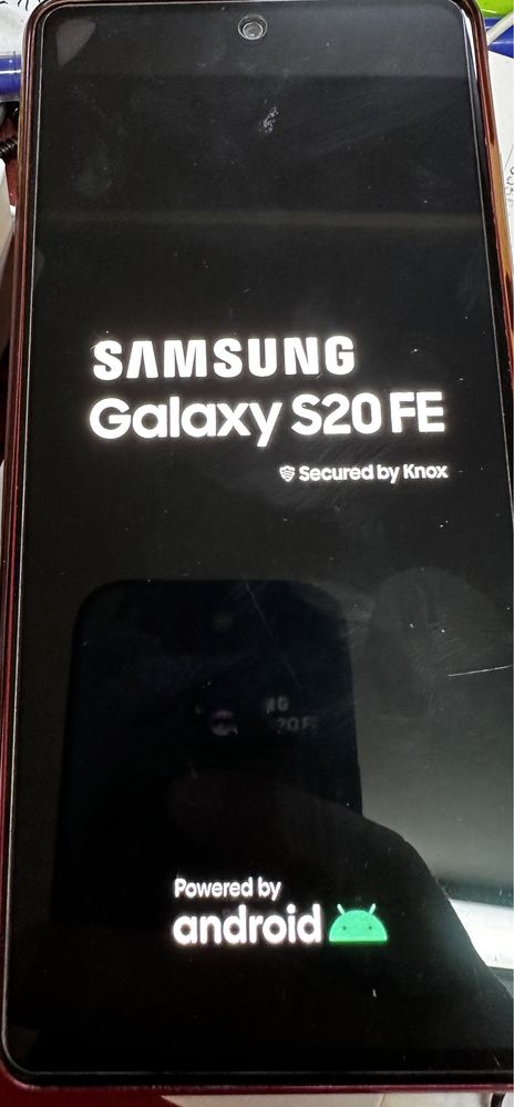Продавам Samsung S20FE.