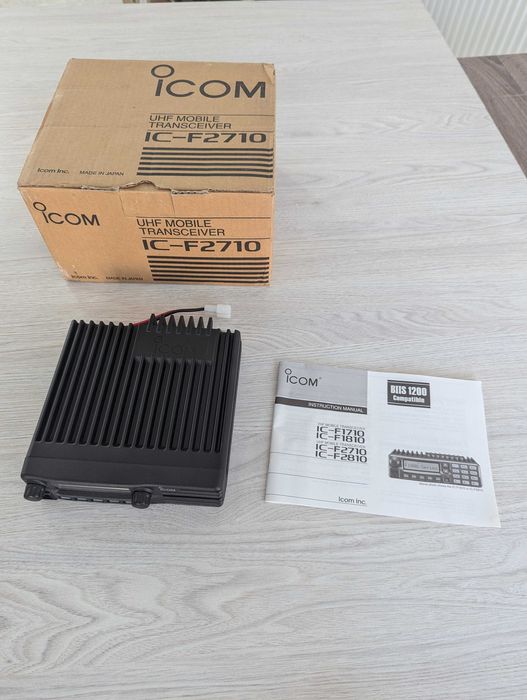 Statie ICOM Radio UHF IC-F2710 400 - 470 MHz Two-Way Radioamatori