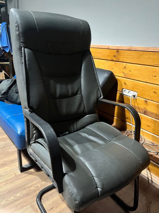 Кресла (использовались в компьютерном клубе) в хорошем состоянии