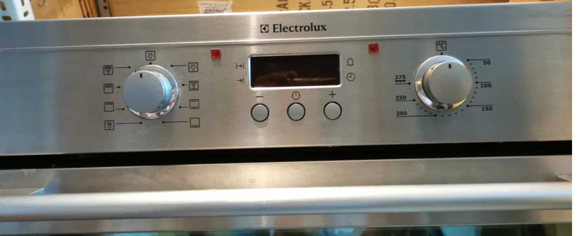 Фурна за вграждане ELECTROLUX с часовник, пуш бутони, Инокс, с 2 тави.