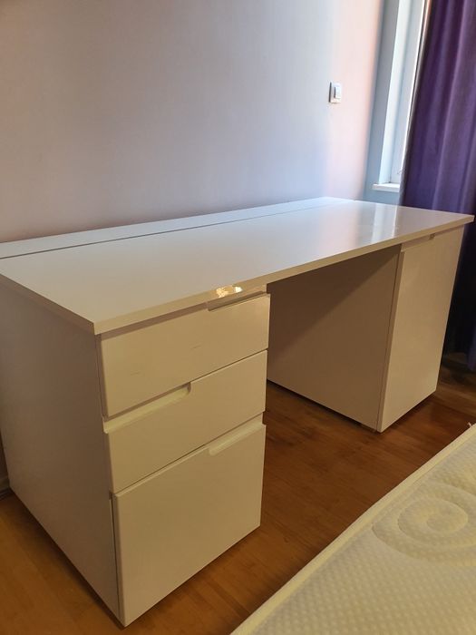 Офис бюро бял гланц