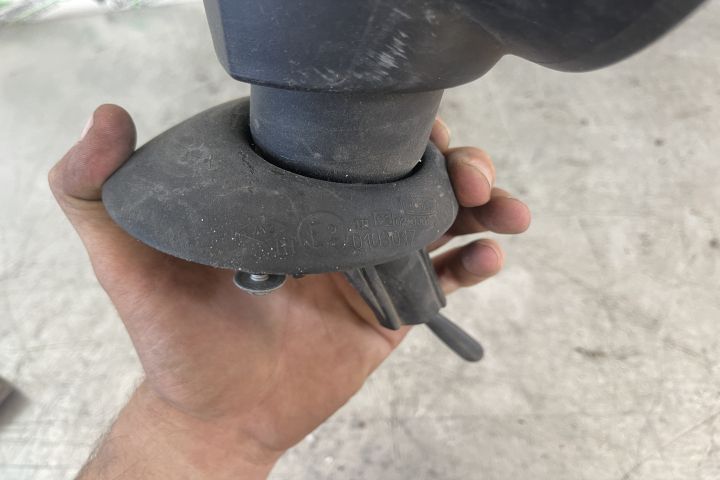 Oglinda stanga manuala E20103017 / E2 0103017 Dacia Logan prima gener