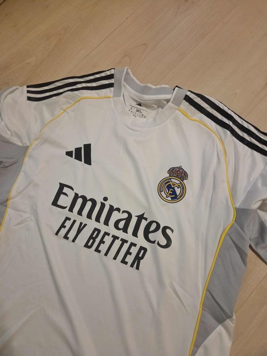 Фланелка на Реал Мадрид-размери М и Л