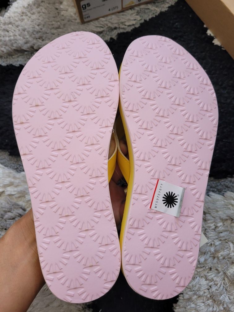 Slapi noi UGG nr.37