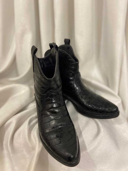 Botine/Cizme tip cowboy negre - imprimeu snake - marimea 38