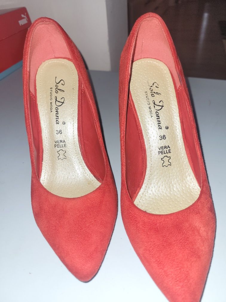 Pantofi roșii eleganti