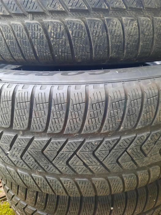 Vând cauciucuri Pirelli de Iarnă