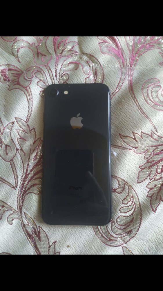 Vând iPhone 8 sau schimb