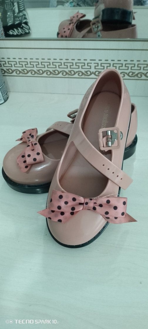 Tufli qizlar uchun! Mini Melissa brendidann