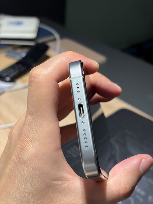 iPhone 16 Pro E-Sim состояние хорошее