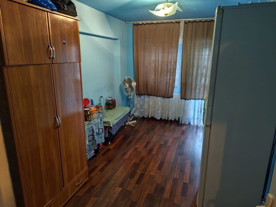 De vânzare apartament 3 camere