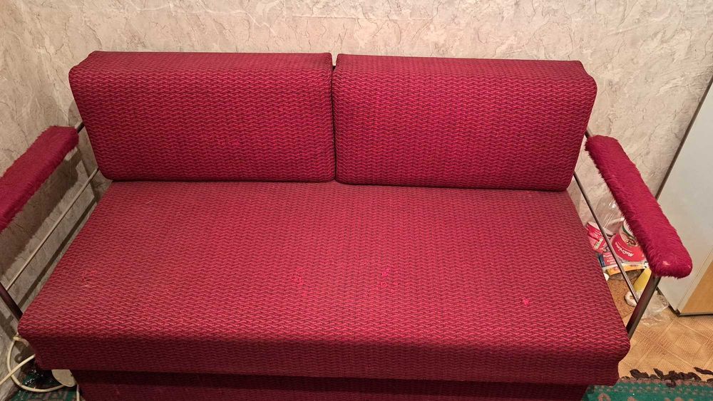 Диван с място за нареждане