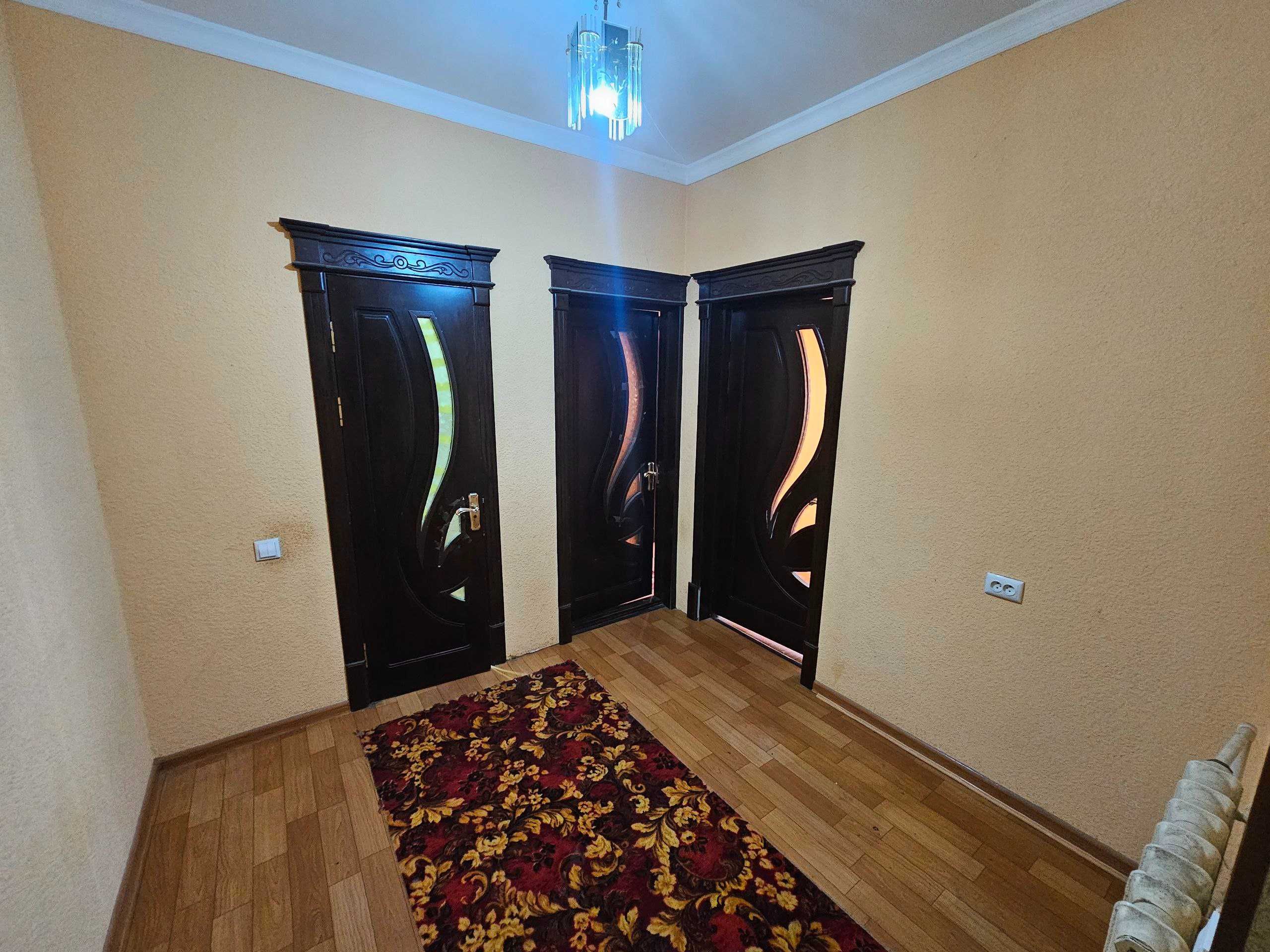 Продаётся переделан в 2х комн квартира на 1 этаже Ор Шарк 1 базарчик