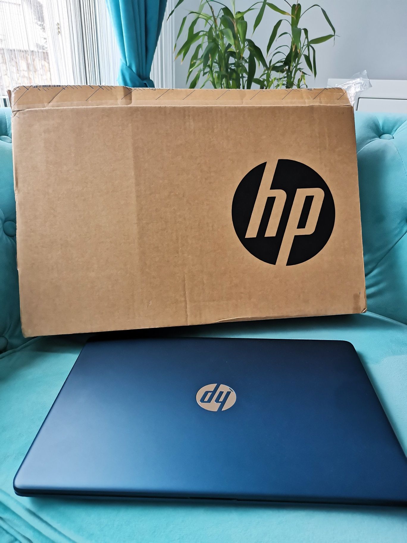 Vând laptop HP în cutie