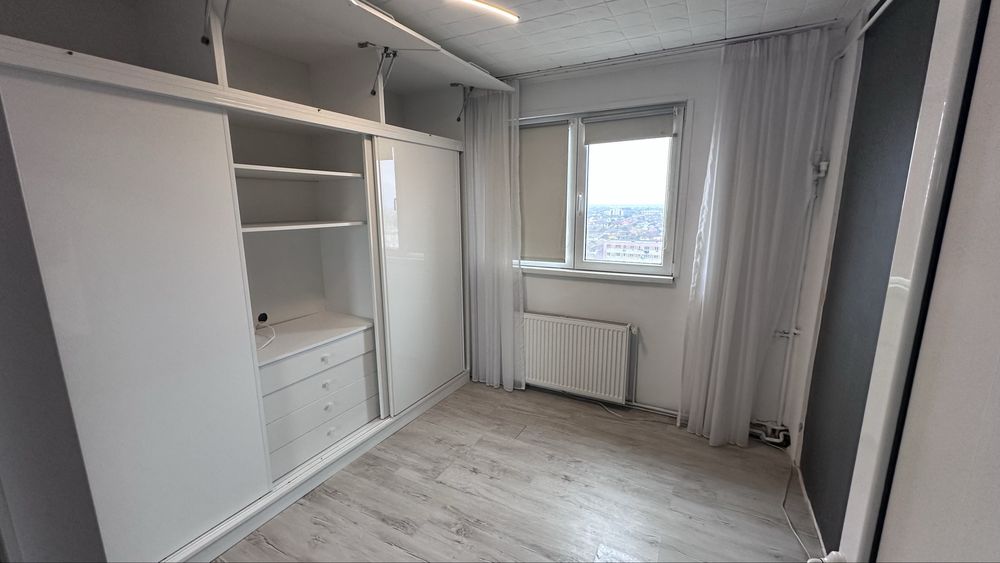 Vand apartament 3 camere ultimul etaj 10