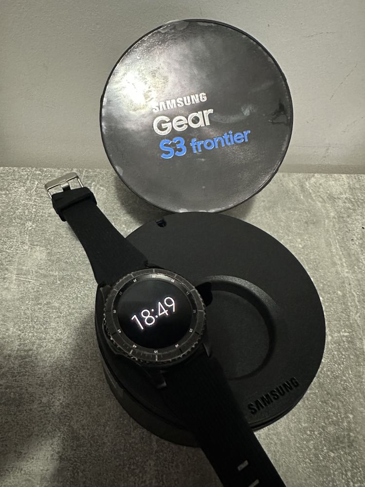 Vând smartwatch samsung gear s3 Frontier