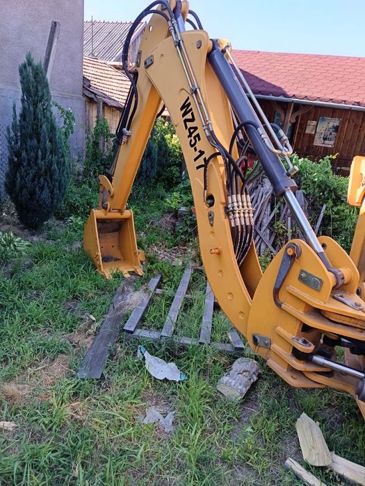 Buldoexcavator WOLF an 2020 cu doar 100 ore