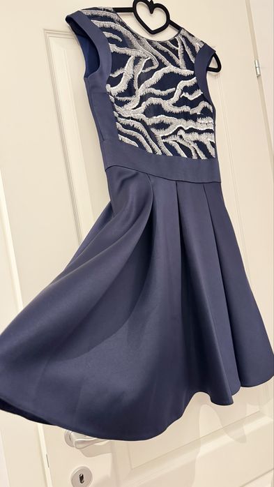 Ținută completă 200 lei-Rochie bleumarin cu aplicații+pantofi argintii