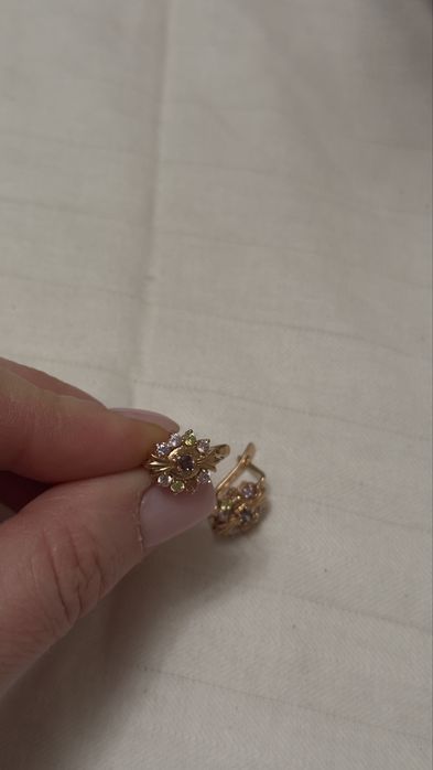 Сережки золотые с камнями