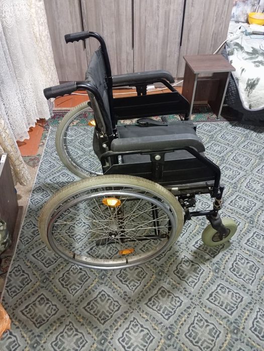 Продам инвалидную коляску