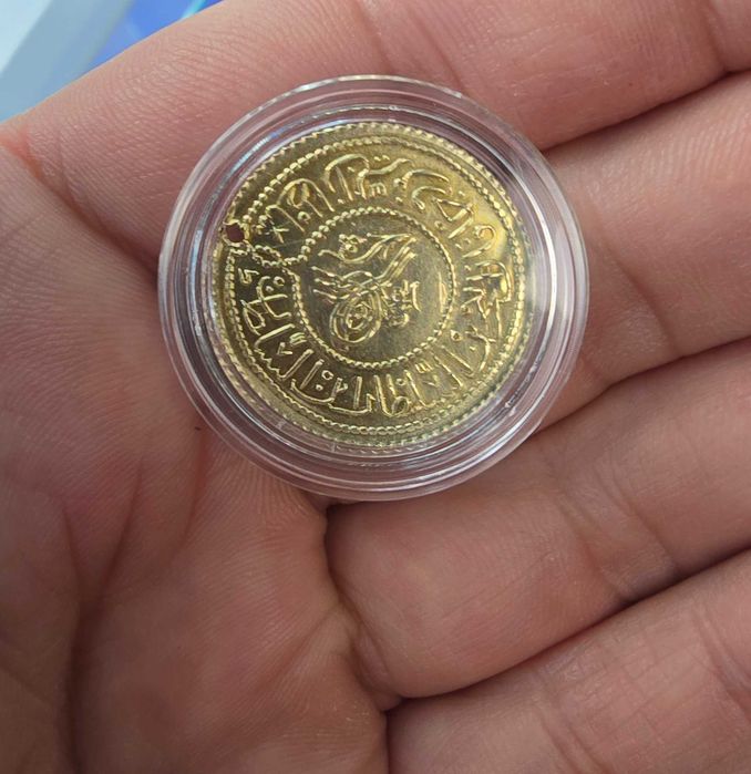 Златна монета , пендар