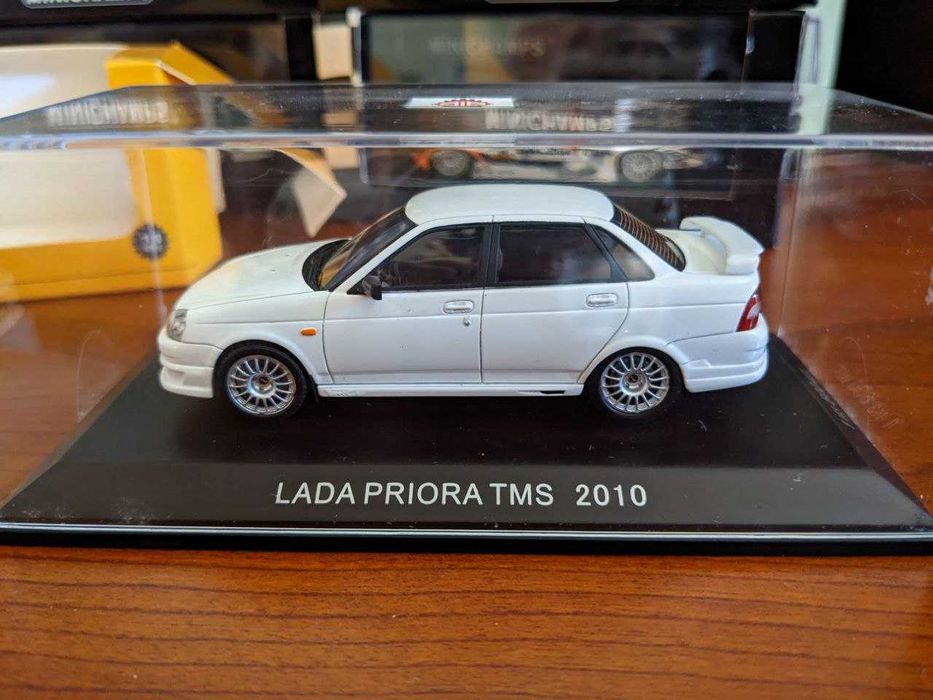 Коллекционная модель Lada Priora TMS 1:43