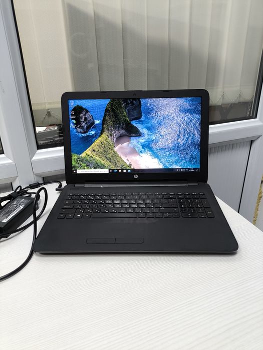 "HP Pavilion 15: Core i3, 8GB RAM, SSD 128GB + HDD 500GB"