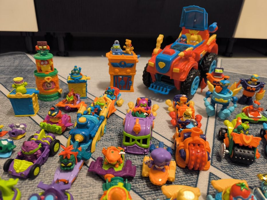Colecție Super Zings ( roboti, mașină, tren , peste 90 figurine)  etc
