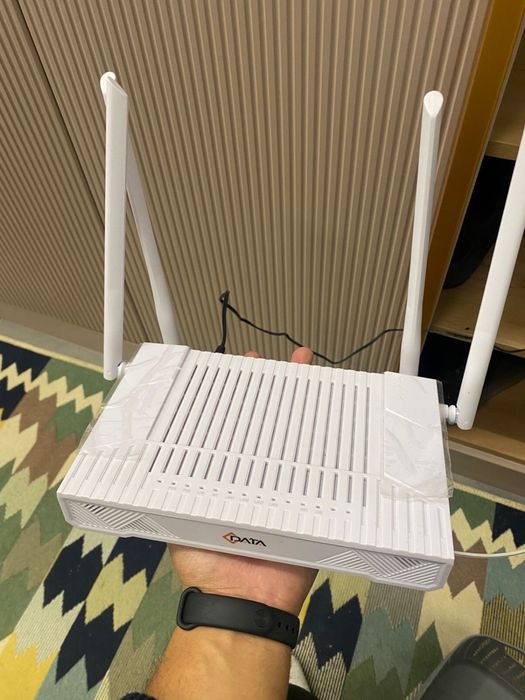 Продам роутер 5g на 110кв.м от Meganet