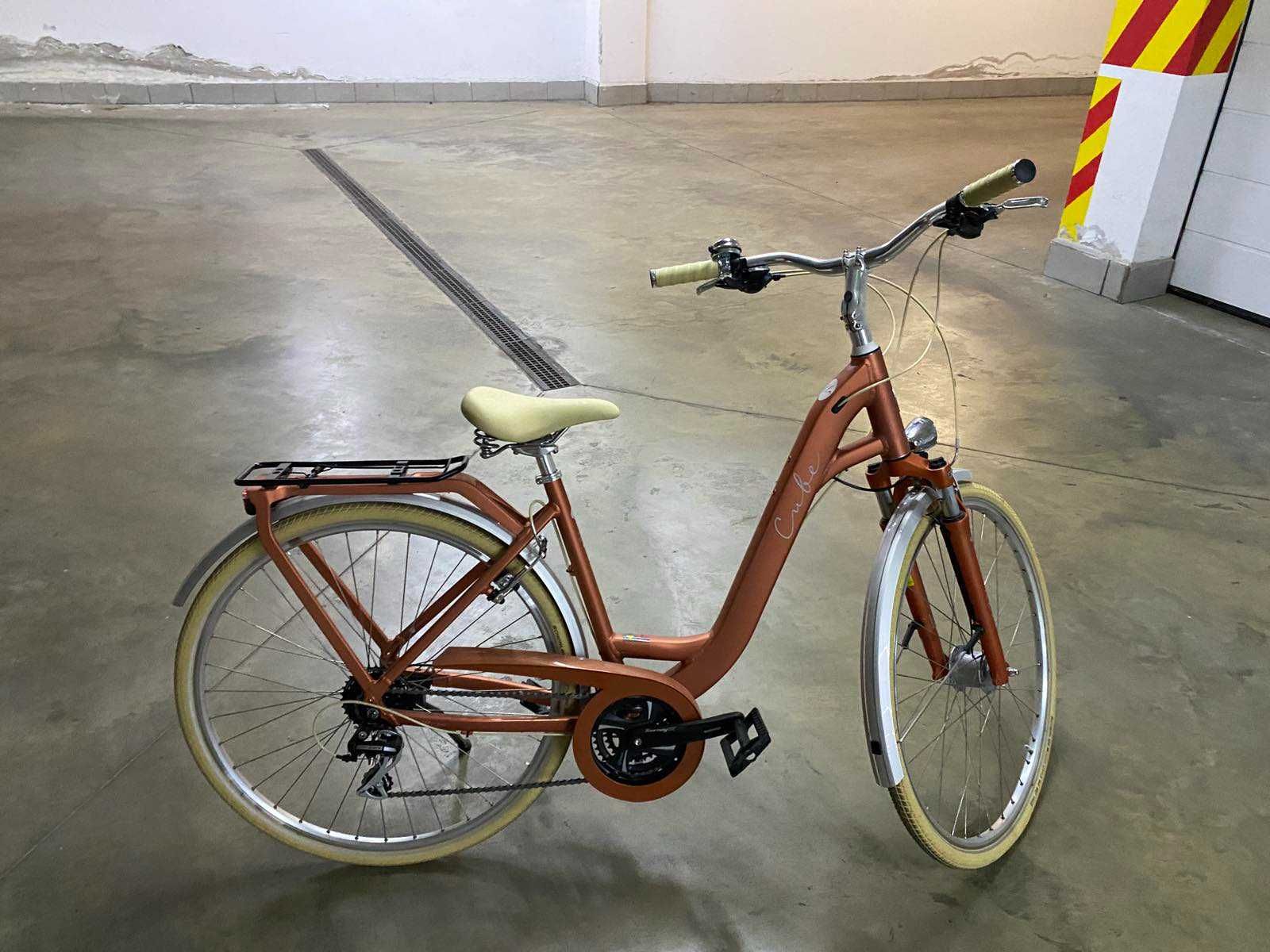 Дамски велосипед CUBE ELLA, неразличим от нов. Цената е едва 1100 лв.