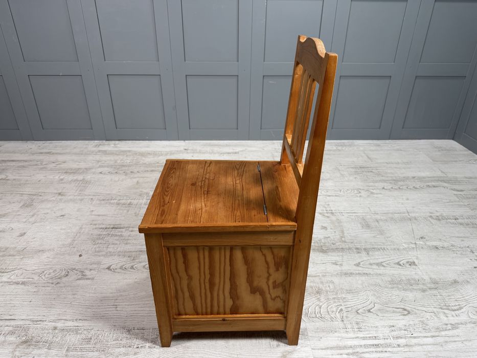 Селски шведски стол - ракла К056