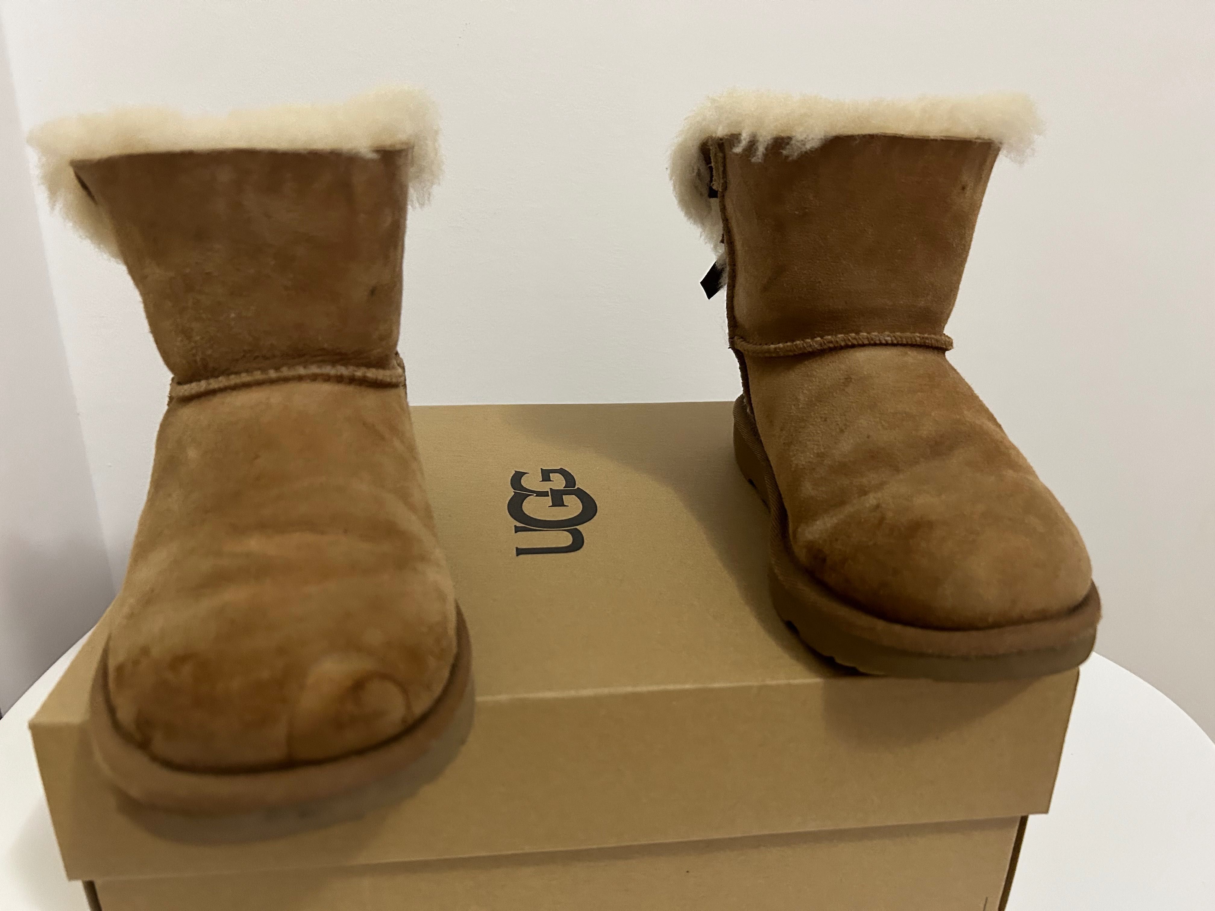Cizme UGG ferita