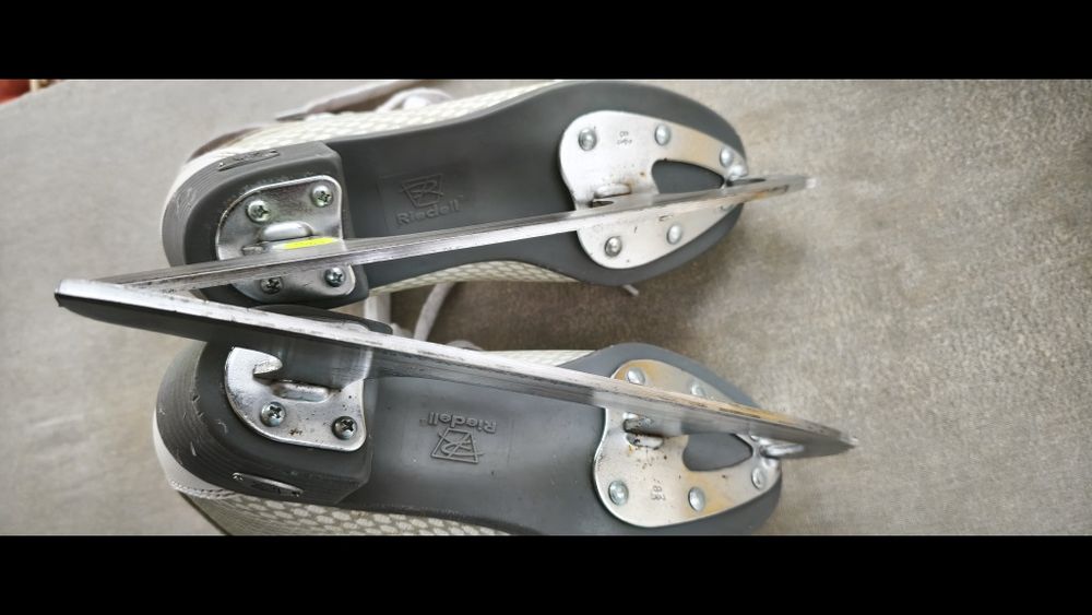 Vând patine artistic Oxelo 31-32 și Riedell 36