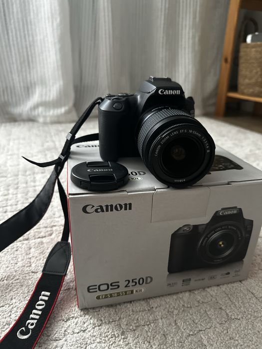 Фотокамера Canon