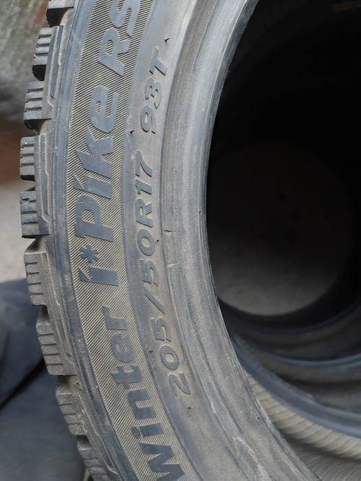 Продам шины  комлект