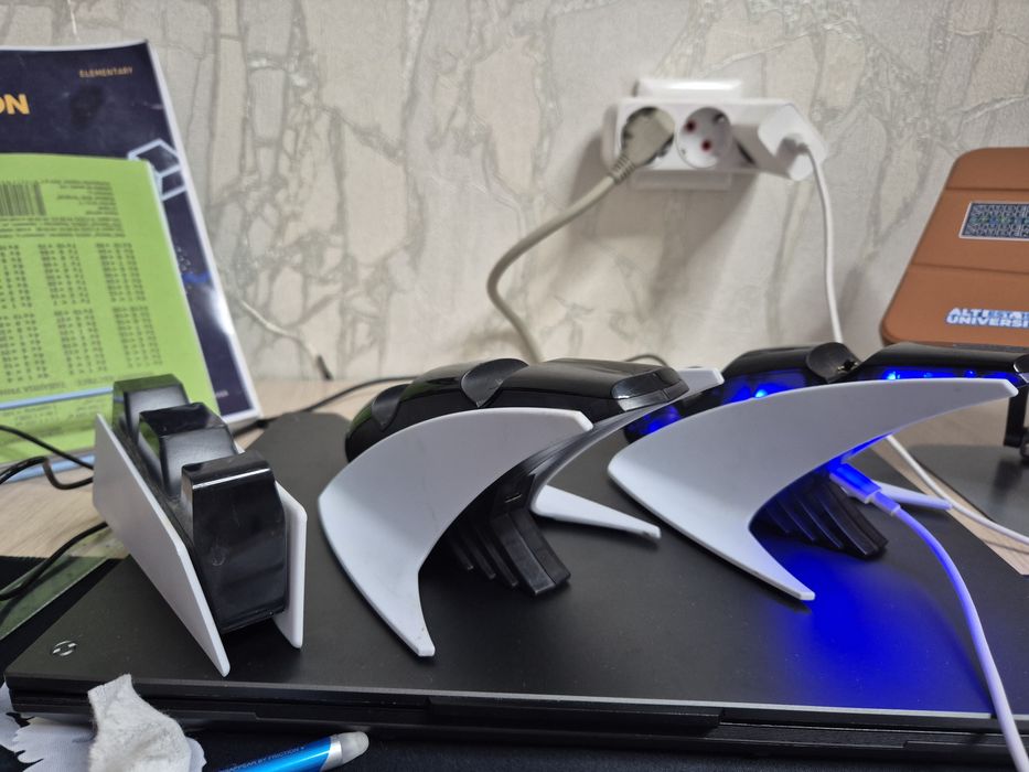 Зарядной станция Dobe для контроллеров PS5 DualSense