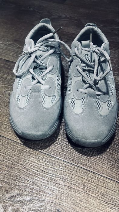 Продам новые кроссовки