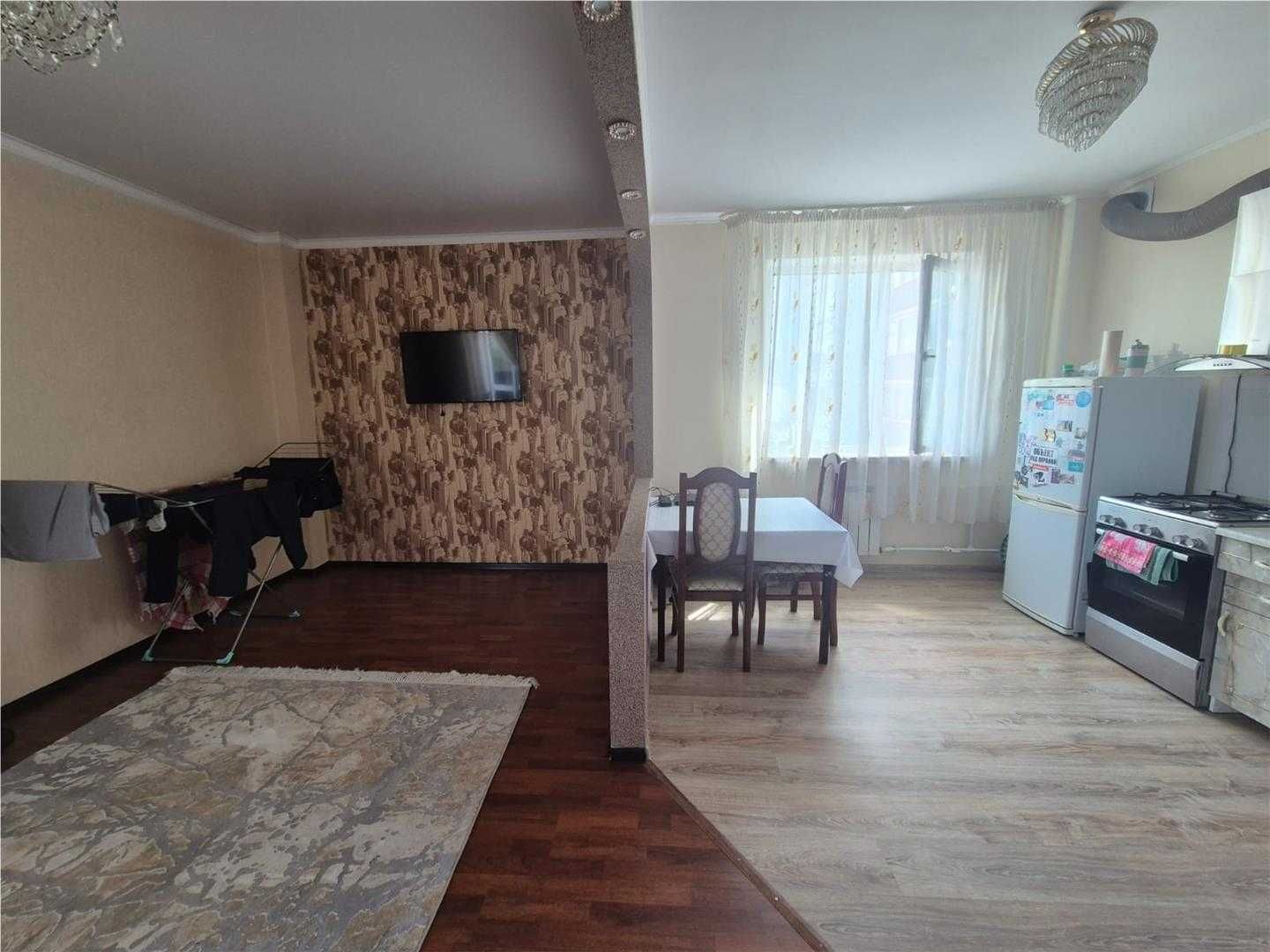Продам просторную  2комн кв на 9мкр,