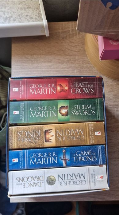 Set 5 volume Game of Thrones George R R Martin