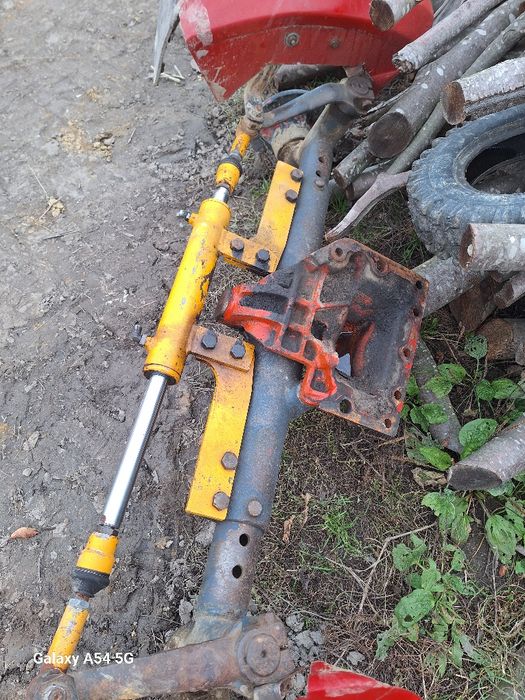 Vând axă față U650