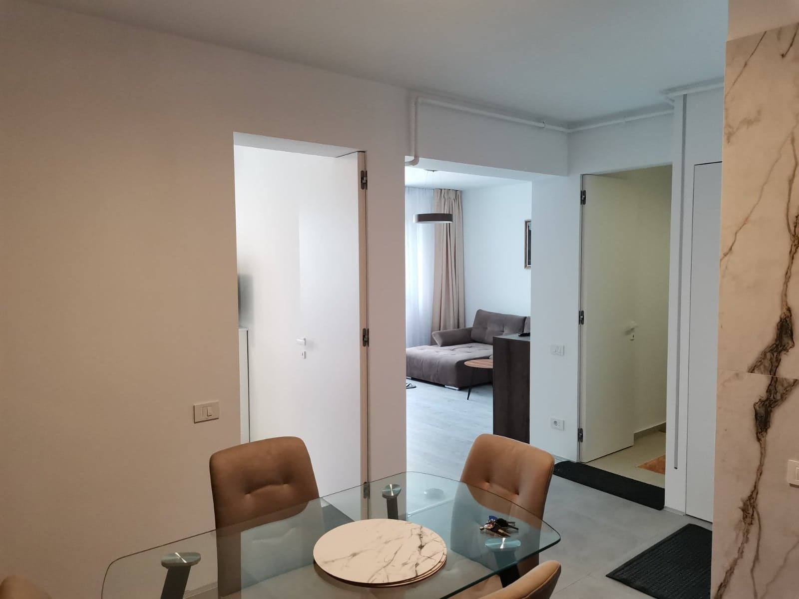 Vând apartament cu 2 camere 4city Pipera Omv