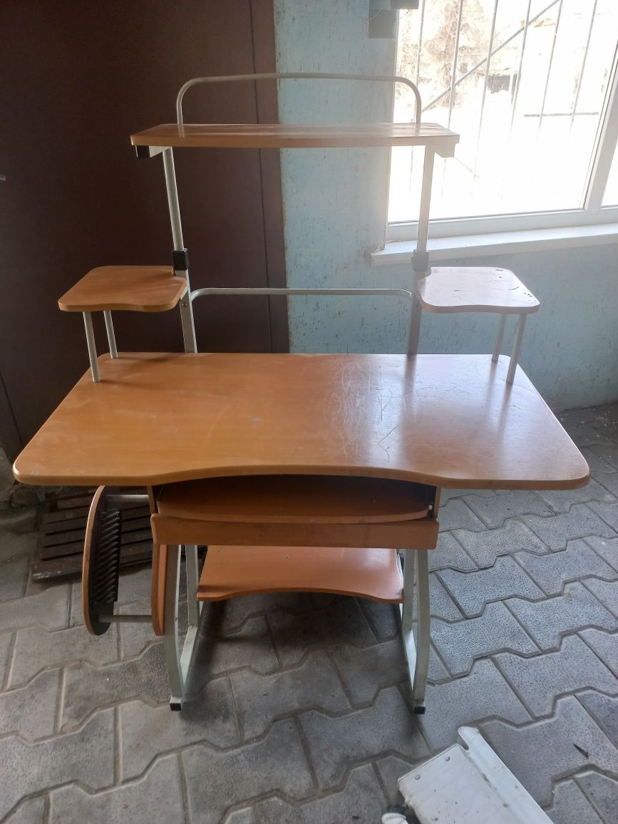 Компьютерный стол