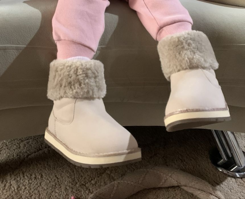 Сапожки угги на девочку  26 размер