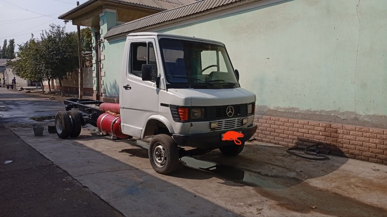 Mercedes-Benz 207D sotiladi