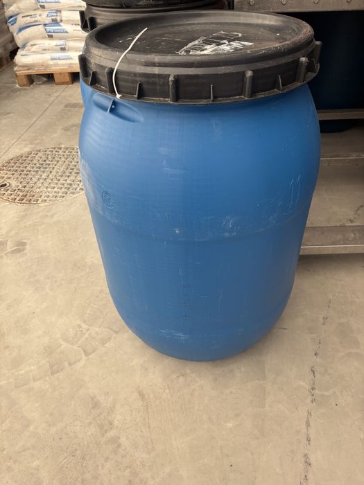 Vând butoaie 200-240 litri!