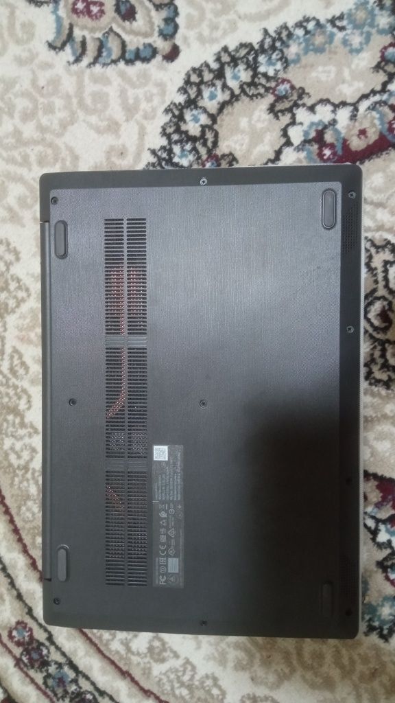 Lenovo noutbuki satiladi