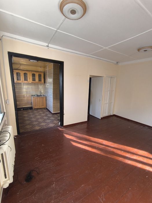 Квартира в деревянном доме. 1 ком. Спутник 2.  Метро  Кипчак.