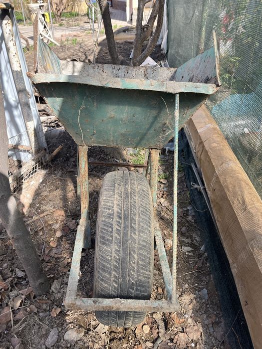 В связи продажей дома ,продаю разные материалы